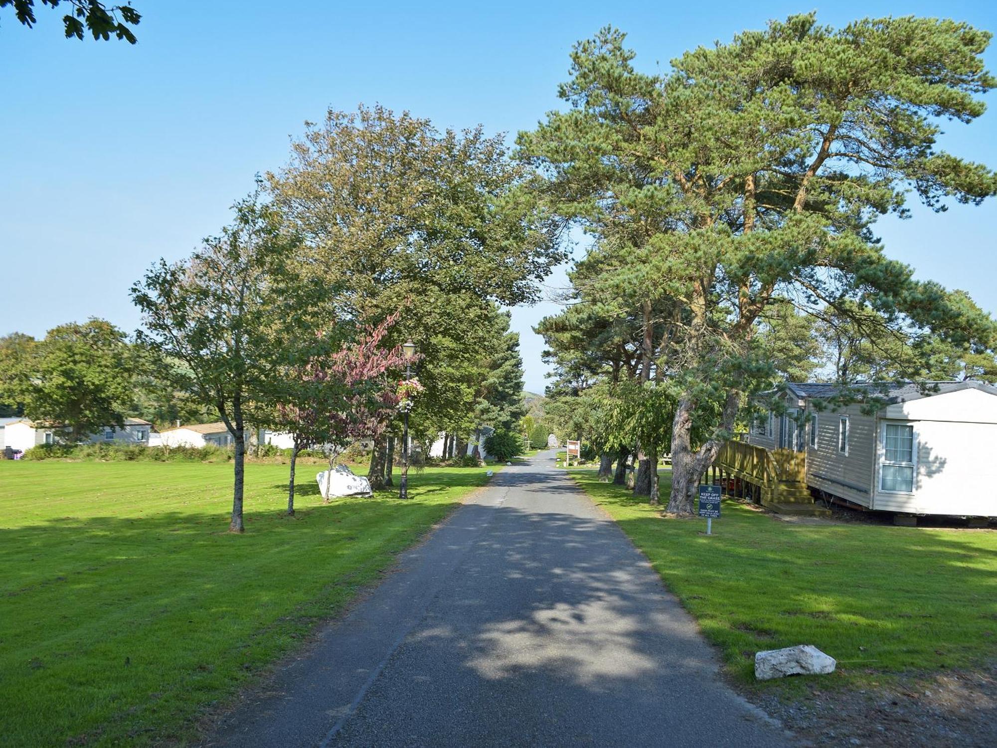 Hay Barn - Dinas Country Club Villa Buitenkant foto